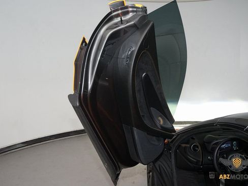 Used 2018 McLaren 570S Spider image 10