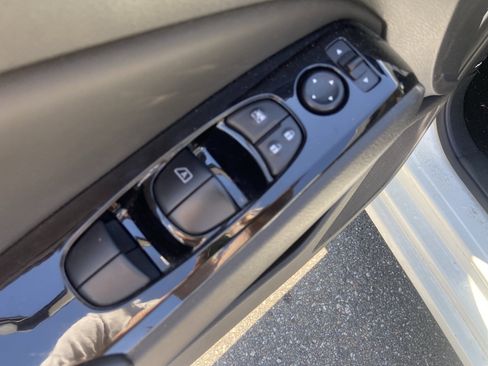 Certified 2023 Nissan Altima 2.5 SV image 10