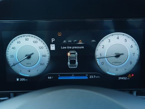 Used 2025 Hyundai Elantra Limited FWD image 20