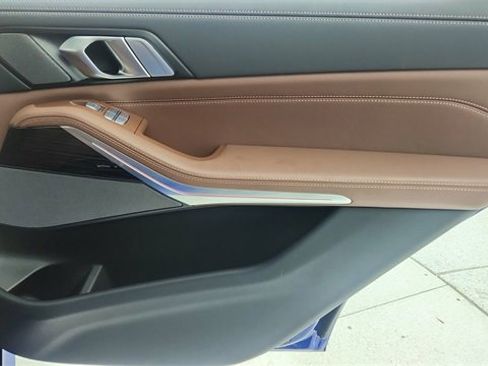 Used 2025 BMW X7 M60i image 28