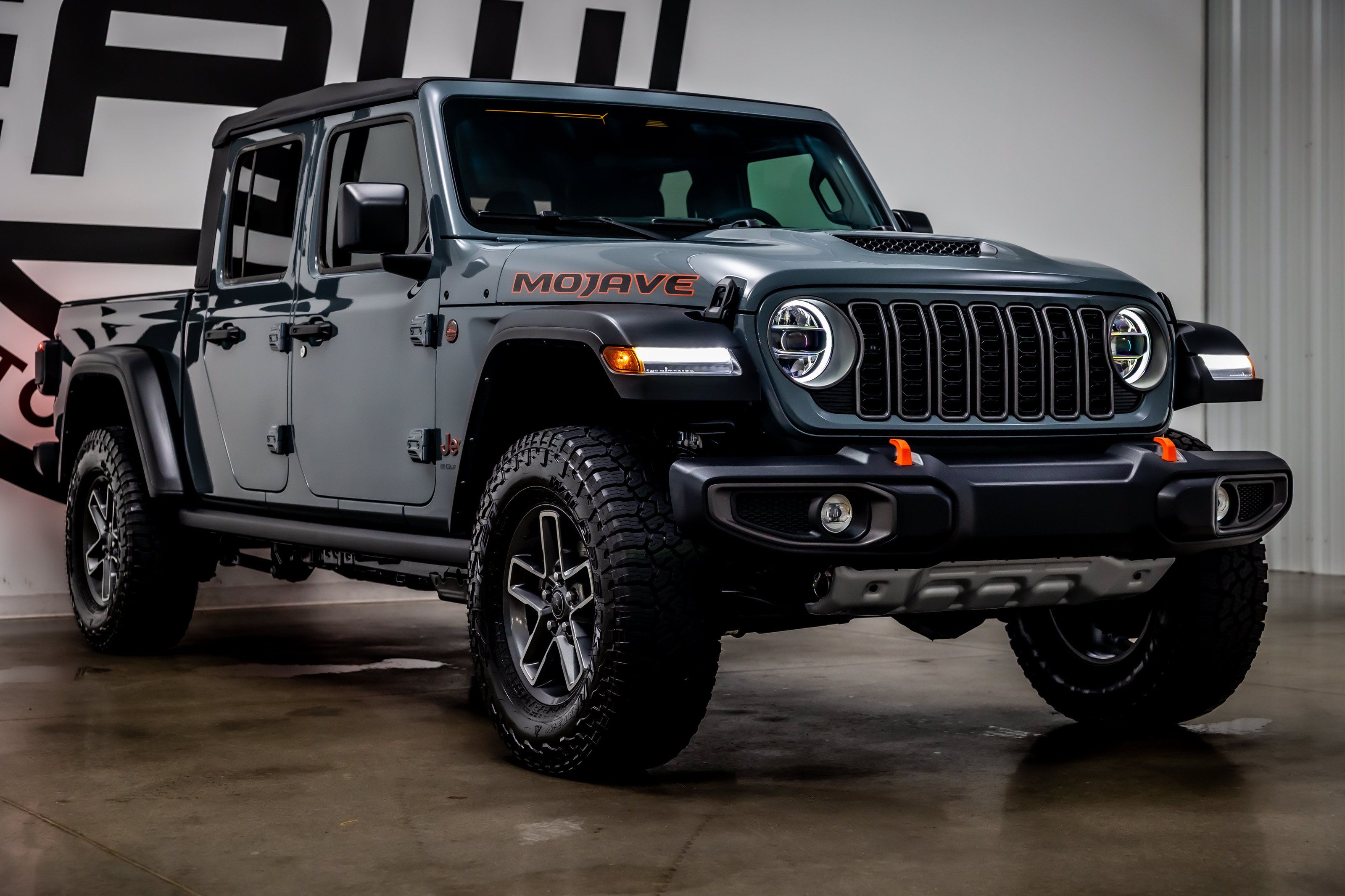 Used 2026 Jeep Gladiator Mojave AWD/4WD image 31