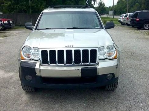 Used 2009 Jeep Grand Cherokee Laredo image 2