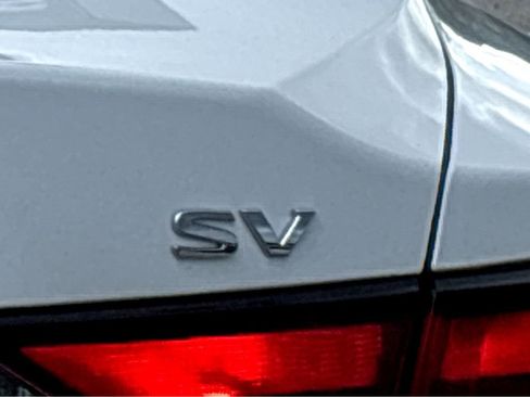 Used 2024 Nissan Sentra SV FWD image 15