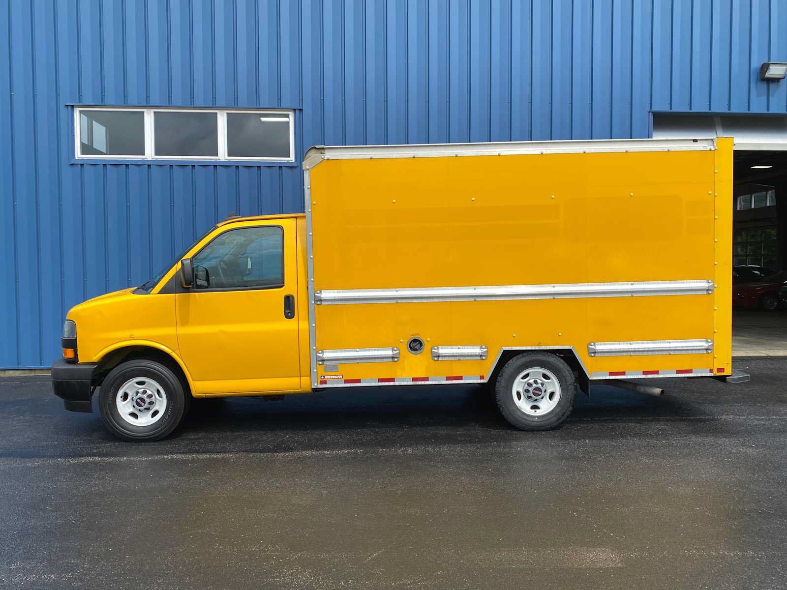Used 2018 GMC Savana 3500 w/ Driver Convenience Package RWD image 11