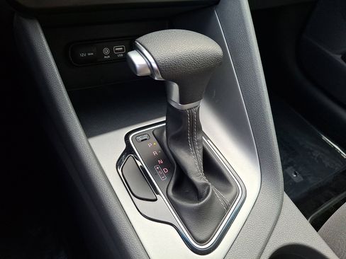 Used 2018 Kia Niro LX image 14