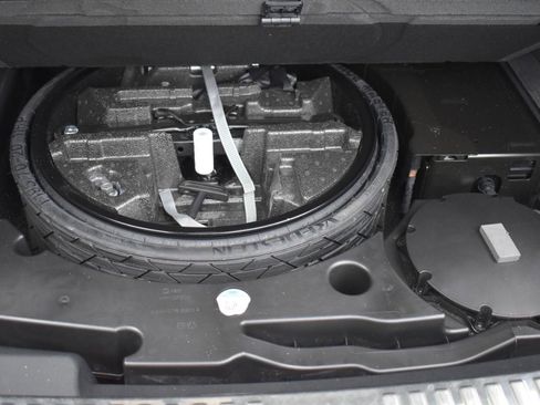 Used 2019 Audi Q8 Prestige w/ Luxury Package image 53