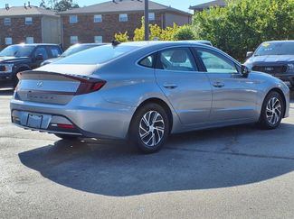 Used 2022 Hyundai Sonata Blue video 3