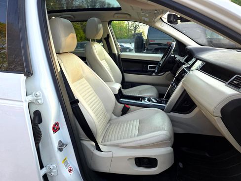 Used 2017 Land Rover Discovery Sport HSE Luxury image 15