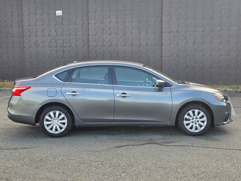 Used 2017 Nissan Sentra SV FWD image 3