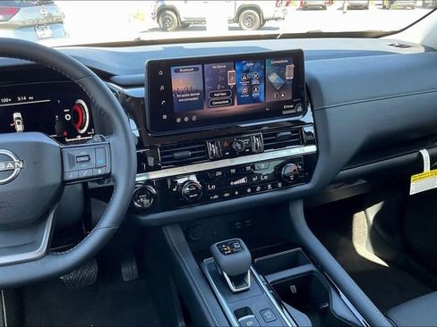 New 2026 Nissan Pathfinder SL image 4