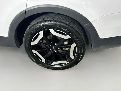 Used 2025 Kia Telluride S FWD image 11