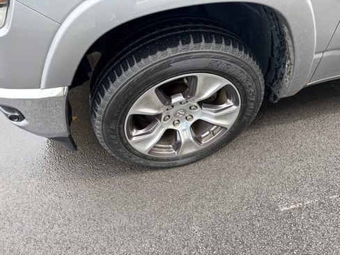 Used 2019 RAM 1500 Laramie AWD/4WD image 3