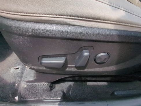 Used 2023 Kia Telluride EX w/ EX Captain's Chair Package AWD/4WD image 11