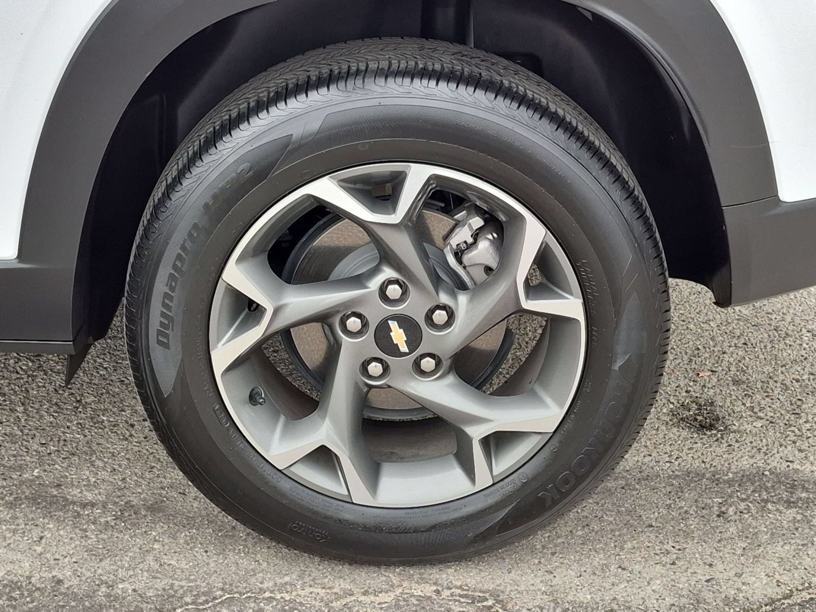 Used 2025 Chevrolet Trax LT w/ LPO, Blackout Package FWD image 9