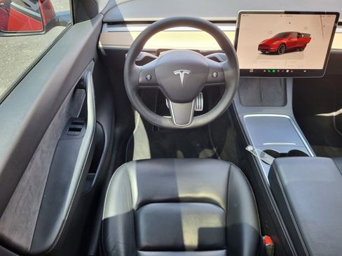Used 2022 Tesla Model Y Performance image 14