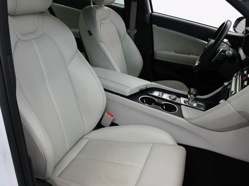 Used 2025 Genesis G70 2.5T image 24