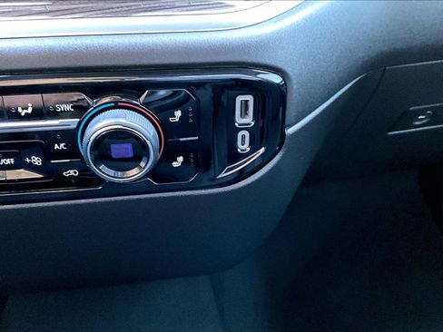 Used 2025 Chevrolet Silverado 3500 LT w/ Convenience Package image 17