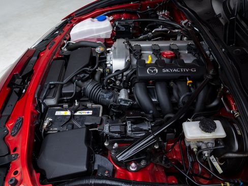 Used 2023 MAZDA MX-5 Miata Club RWD image 18