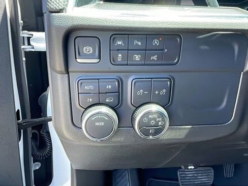 Used 2025 Chevrolet Suburban RST w/ Comfort Package AWD/4WD image 26