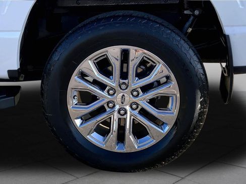 Used 2025 Ford F150 Lariat w/ Equipment Group 502A High image 11