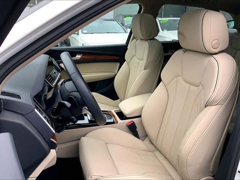 Certified 2023 Audi Q5 e Premium w/ Convenience Package image 8