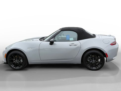 Certified 2025 MAZDA MX-5 Miata Club RWD image 2