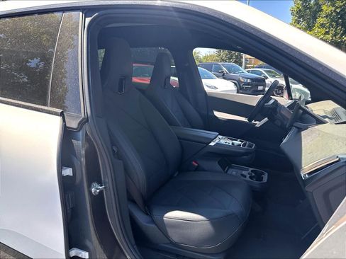 Used 2024 BMW iX xDrive50 w/ Sport Package AWD/4WD image 30