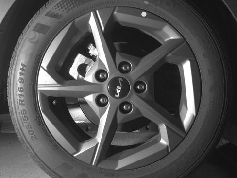 Used 2025 Kia K4 LXS image 15