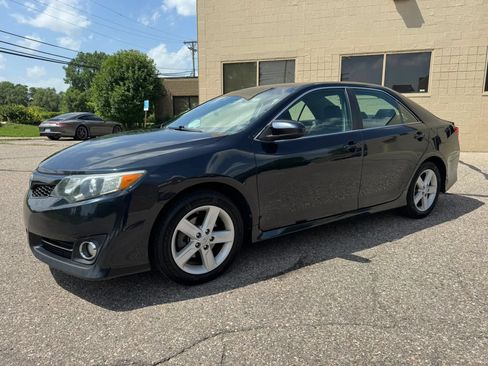 Used 2012 Toyota Camry SE FWD image 4