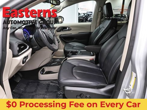 Used 2024 Chrysler Pacifica Touring-L FWD image 14