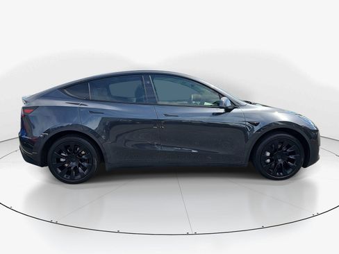 Used 2024 Tesla Model Y Long Range RWD image 2