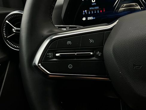 Used 2025 Chevrolet Equinox LT image 32