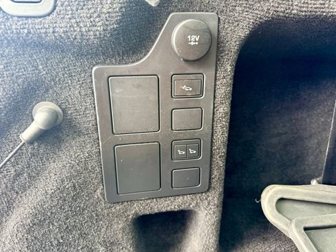 Used 2018 Land Rover Discovery SE AWD/4WD image 13