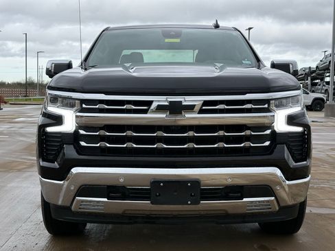 Used 2024 Chevrolet Silverado 1500 LTZ image 2