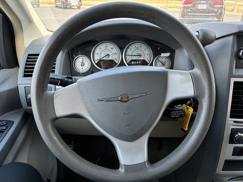 Used 2010 Chrysler Town & Country LX image 12