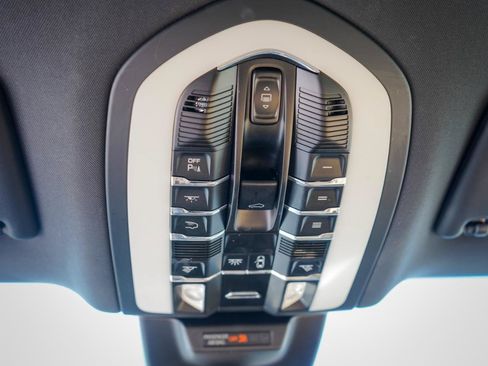 Used 2018 Porsche Macan S AWD/4WD image 22