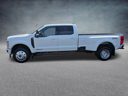 Certified 2026 Ford F450 Platinum w/ FX4 Off-Road Package AWD/4WD image 4