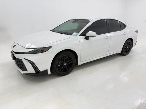 Used 2026 Toyota Camry SE w/ Convenience Package FWD image 5