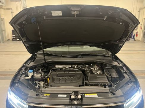 Used 2023 Volkswagen Tiguan SE R-Line image 5