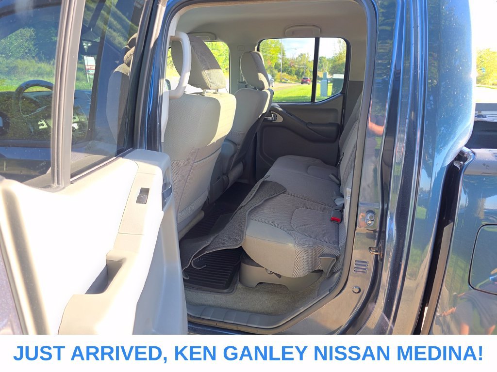 Used 2013 Nissan Frontier SV w/ SV Value Truck Pkg AWD/4WD image 16