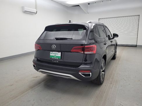 Used 2022 Volkswagen Taos SE w/ Panoramic Sunroof Package image 7