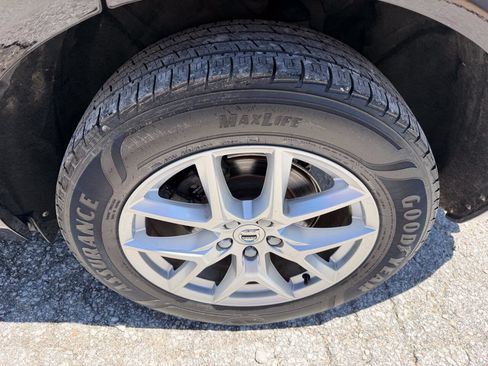 Used 2018 Volvo XC60 T5 Momentum AWD/4WD image 10