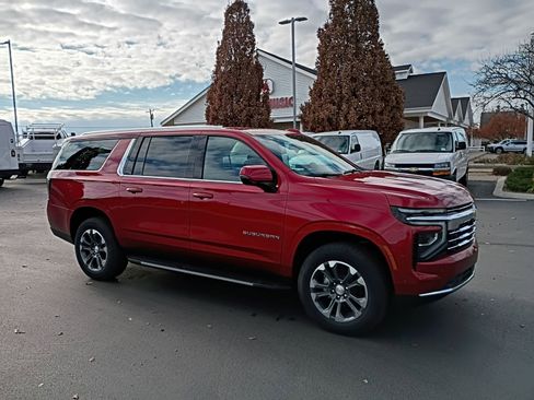 New 2026 Chevrolet Suburban LT image 9