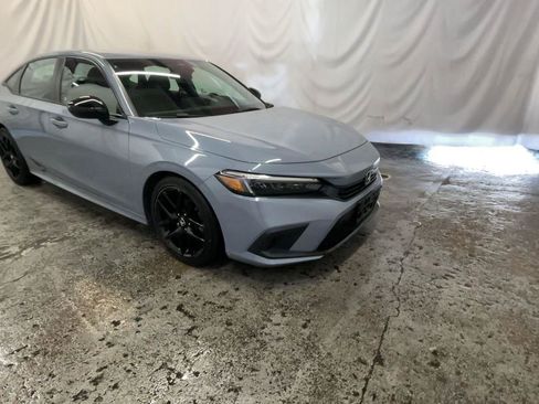 Used 2022 Honda Civic Sport image 2