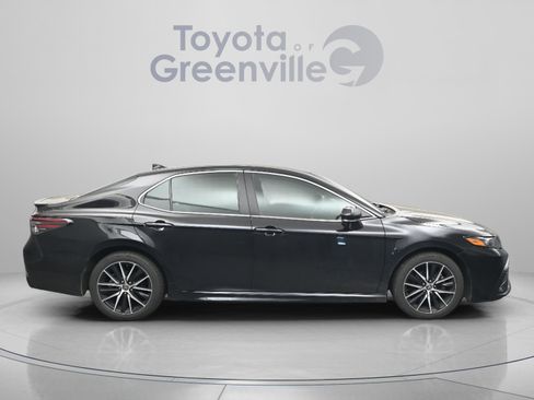 Used 2024 Toyota Camry SE image 16