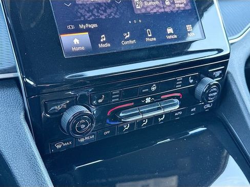 Used 2024 Jeep Grand Cherokee Altitude image 15