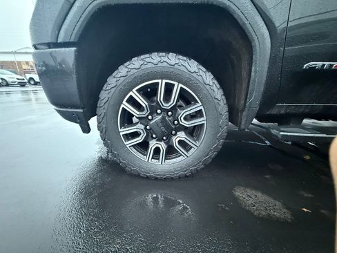 Used 2020 GMC Sierra 2500 AT4 w/ AT4 Premium Package image 9