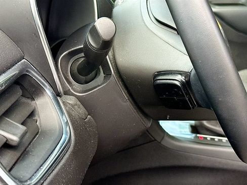 Used 2024 Chevrolet Equinox LT FWD image 11