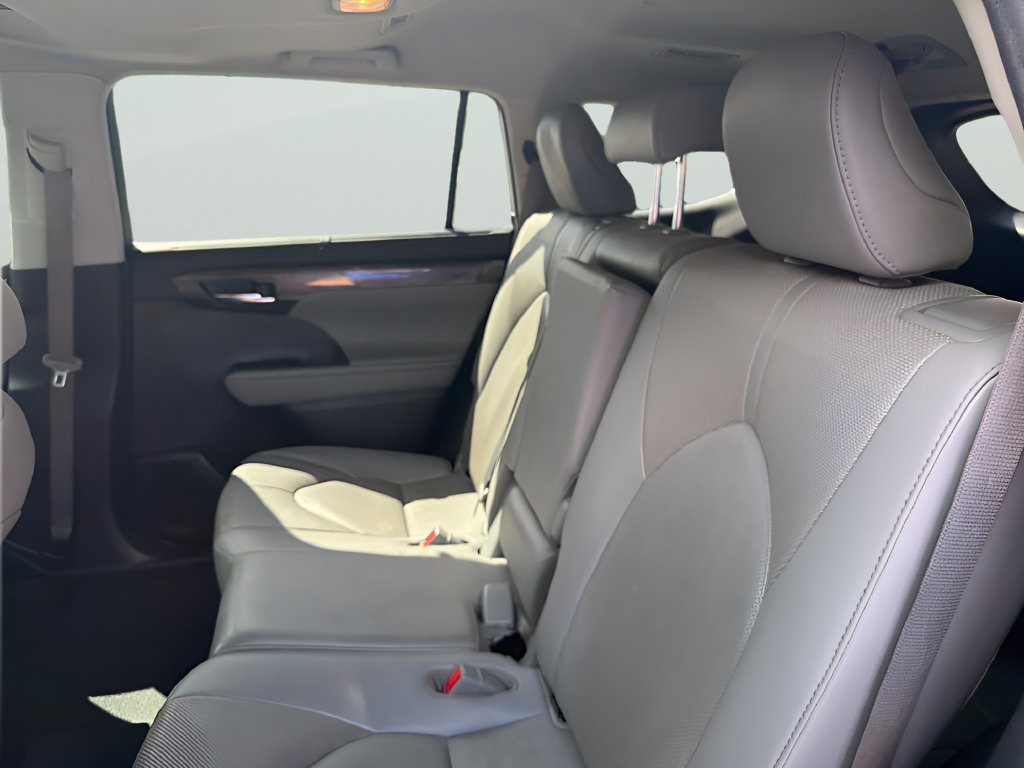 Used 2020 Toyota Highlander Limited FWD image 30