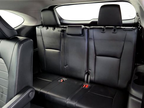 Certified 2021 Toyota Highlander XLE image 26